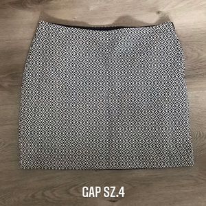 Gap black and white mini skirt